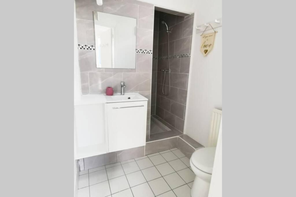 #4 Joli Appartement A 2 Pas Du Metro Et Paris 20 Bagnolet Eksteriør billede
